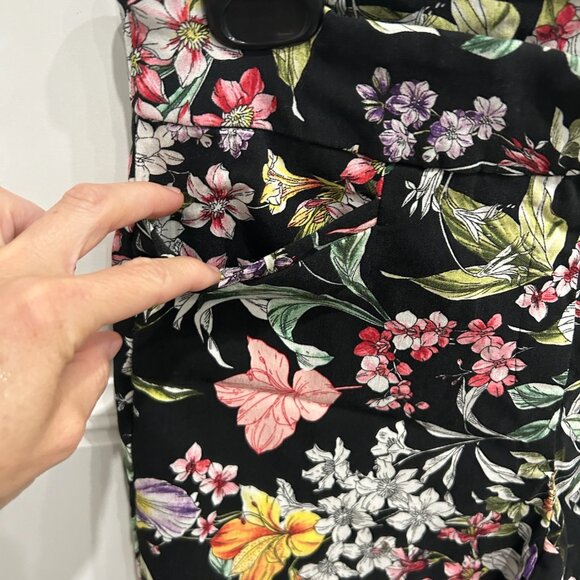Jessica Riley Black Multicolor Floral Print Casual Shorts Sz PM Summer Vibrant - Picture 4 of 9